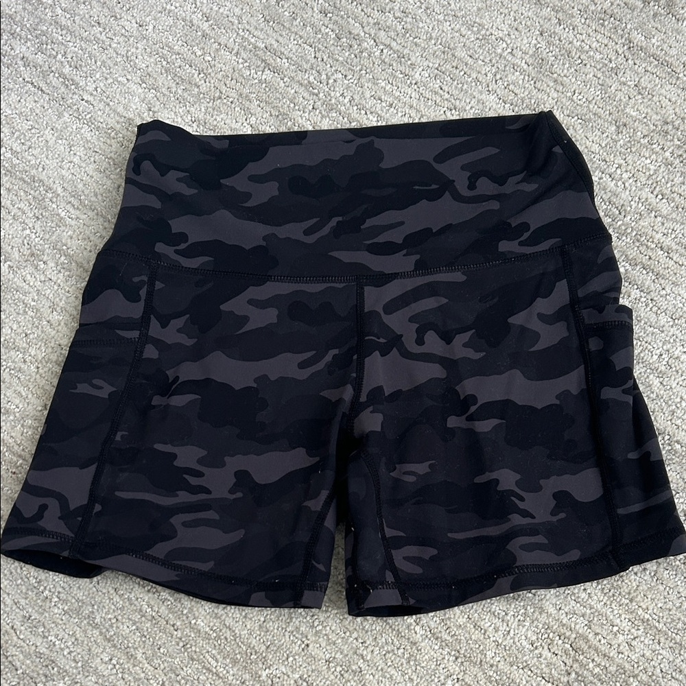 Black camo bike shorts w pockets